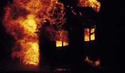 Thanh niên cuồng tình tẩm xăng đốt nhà người yêu cũ